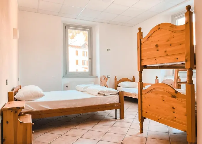 Casa Del Parco Adamello Hostal